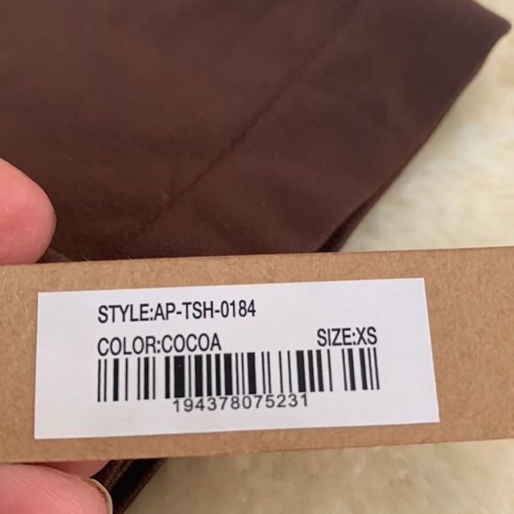 SKIMS BUTTERY Smoothing Short Sleeve T-Shirt -NWT - Picture 4 of 5